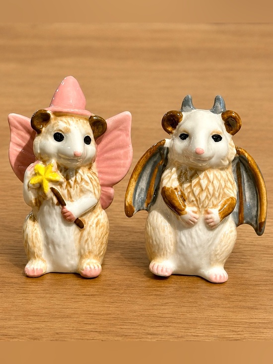 Cracker Barrel Other - Cracker Barrel SET OF 2 Halloween Opossum Ceramic Salt & Pepper Shakers